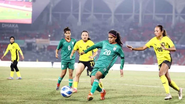 শক্তিধর মালয়েশিয়ার বিরু‌দ্ধে লড়াই করে হারলো বাংলাদেশের মে‌য়েরা  